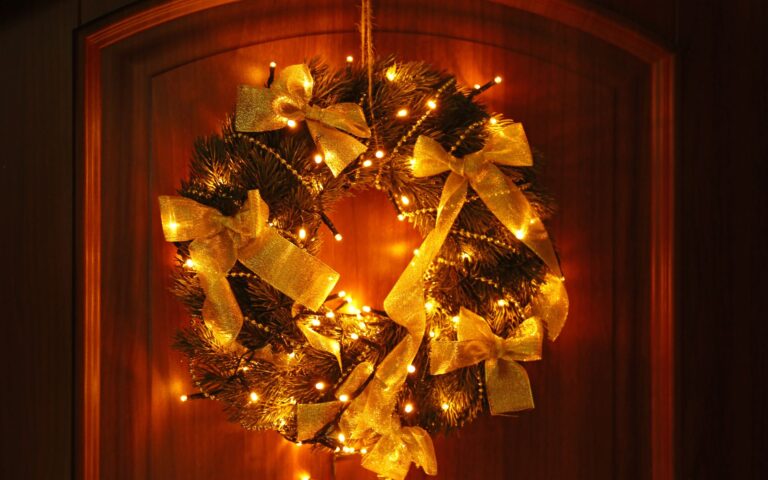 Decoração de porta natalina